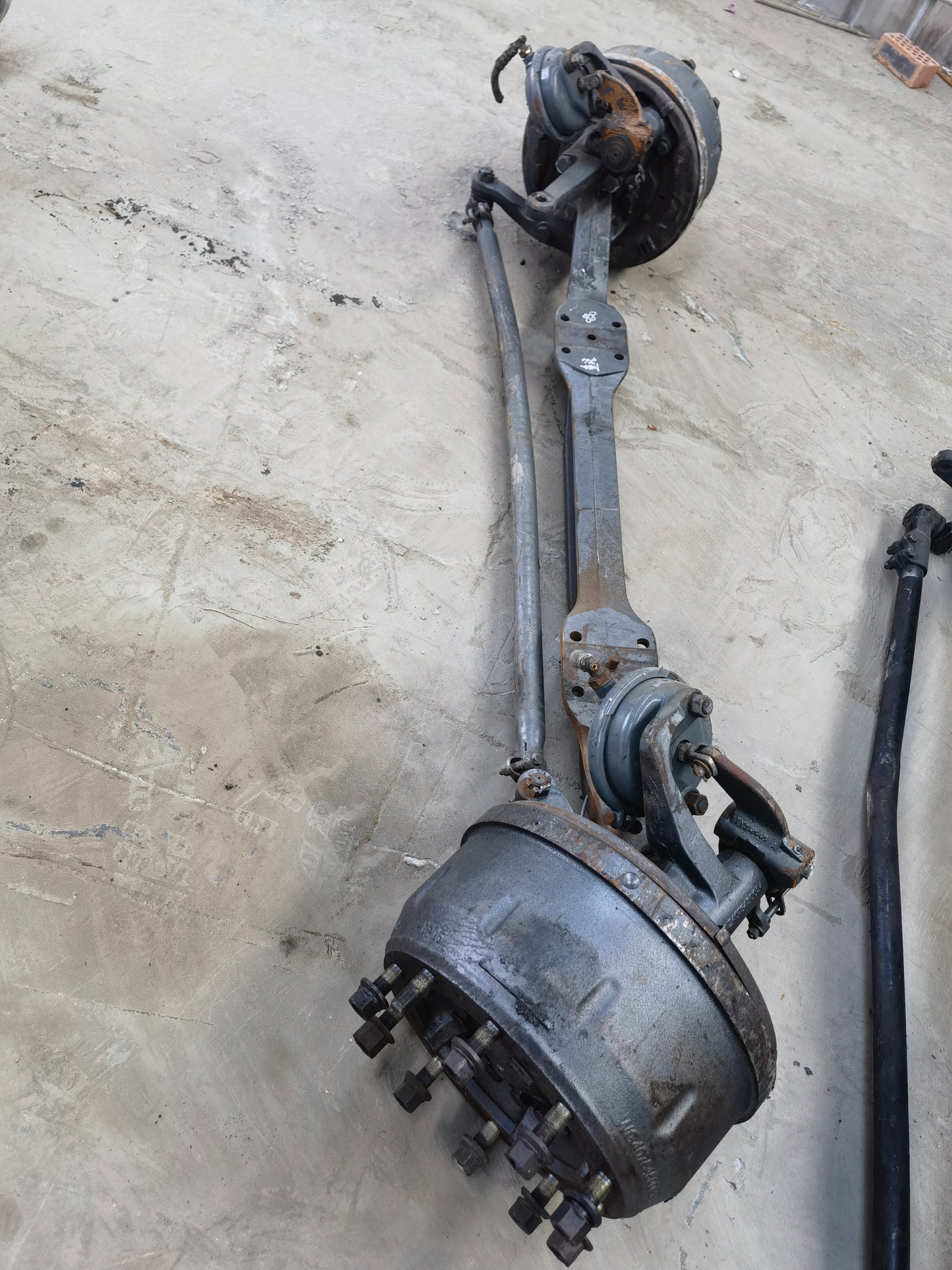 重汽前桥总成SINOTRUK front axle assembly