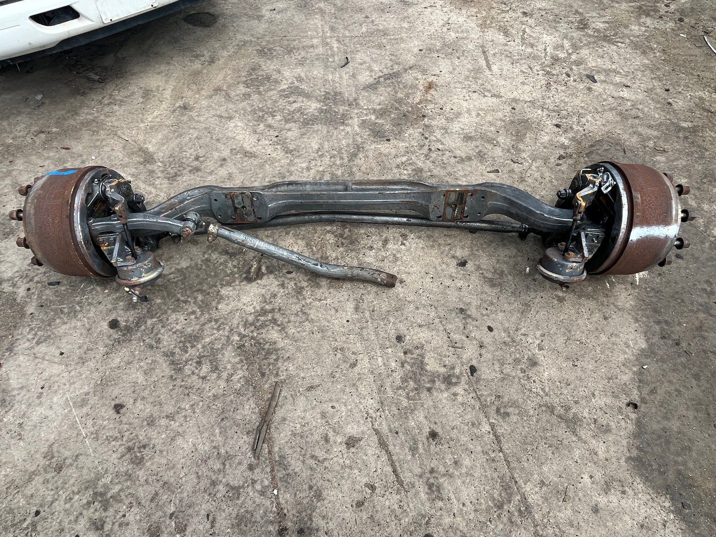 重汽前桥总成SINOTRUK front axle assembly