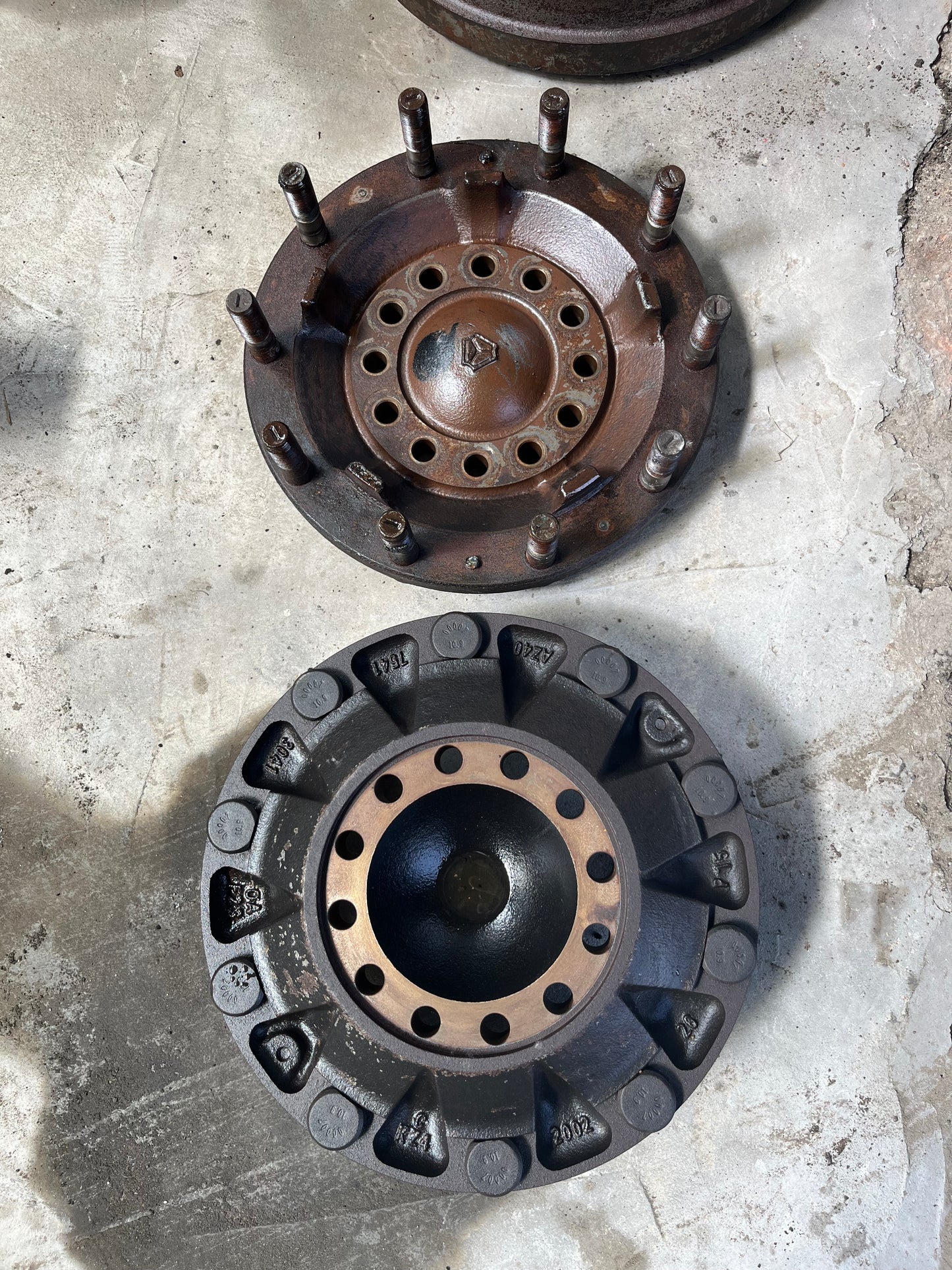 重汽前轮毂SINOTRUK front wheel hub