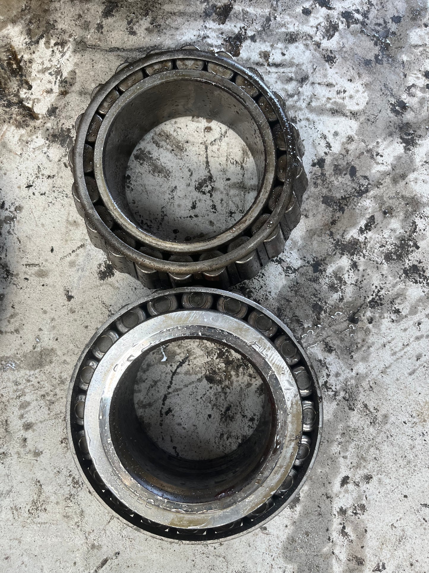 重汽轮边桥轴承Sinotruk wheel axle bearings